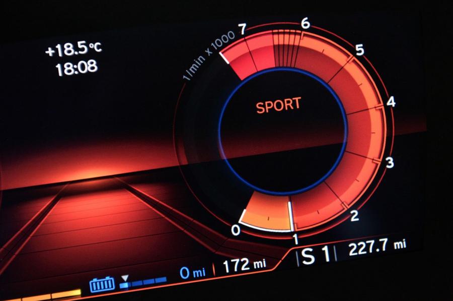  BMW i8 2014 года  (фото 161 из 180)